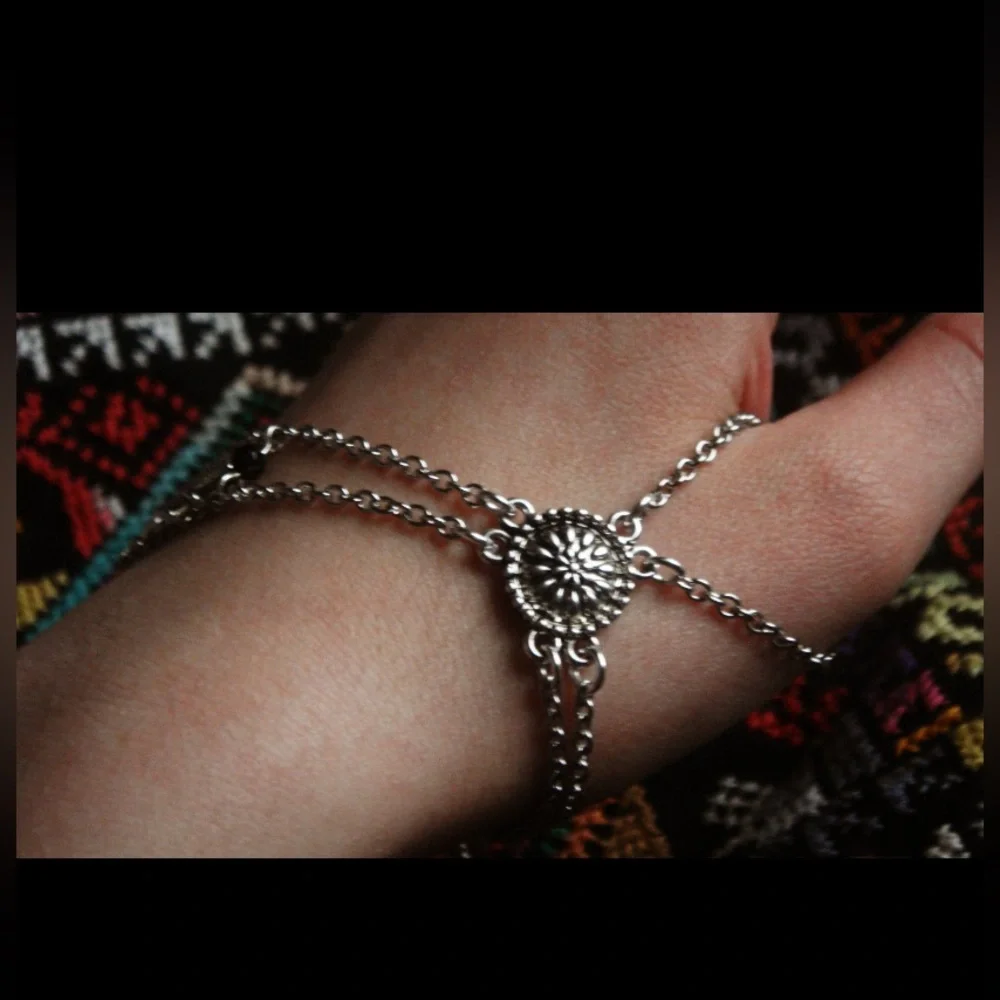 Thumb Bracelet, Stainless Steel Hand Chain, Bohemian Accessory NEW! - Picture 1 of 4